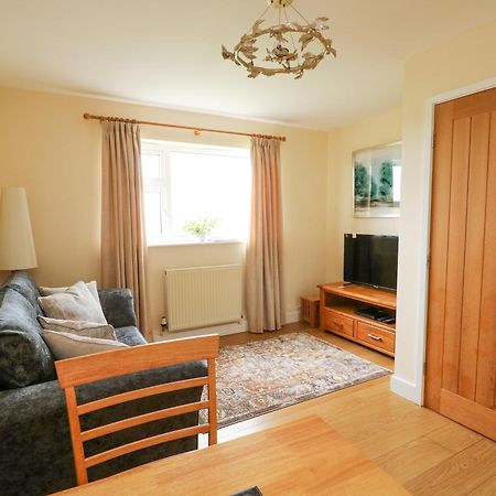 Llain Bach Apartment Llangefni Bagian luar foto