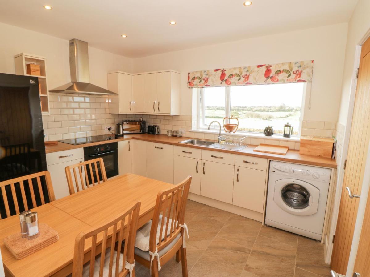 Llain Bach Apartment Llangefni Bagian luar foto