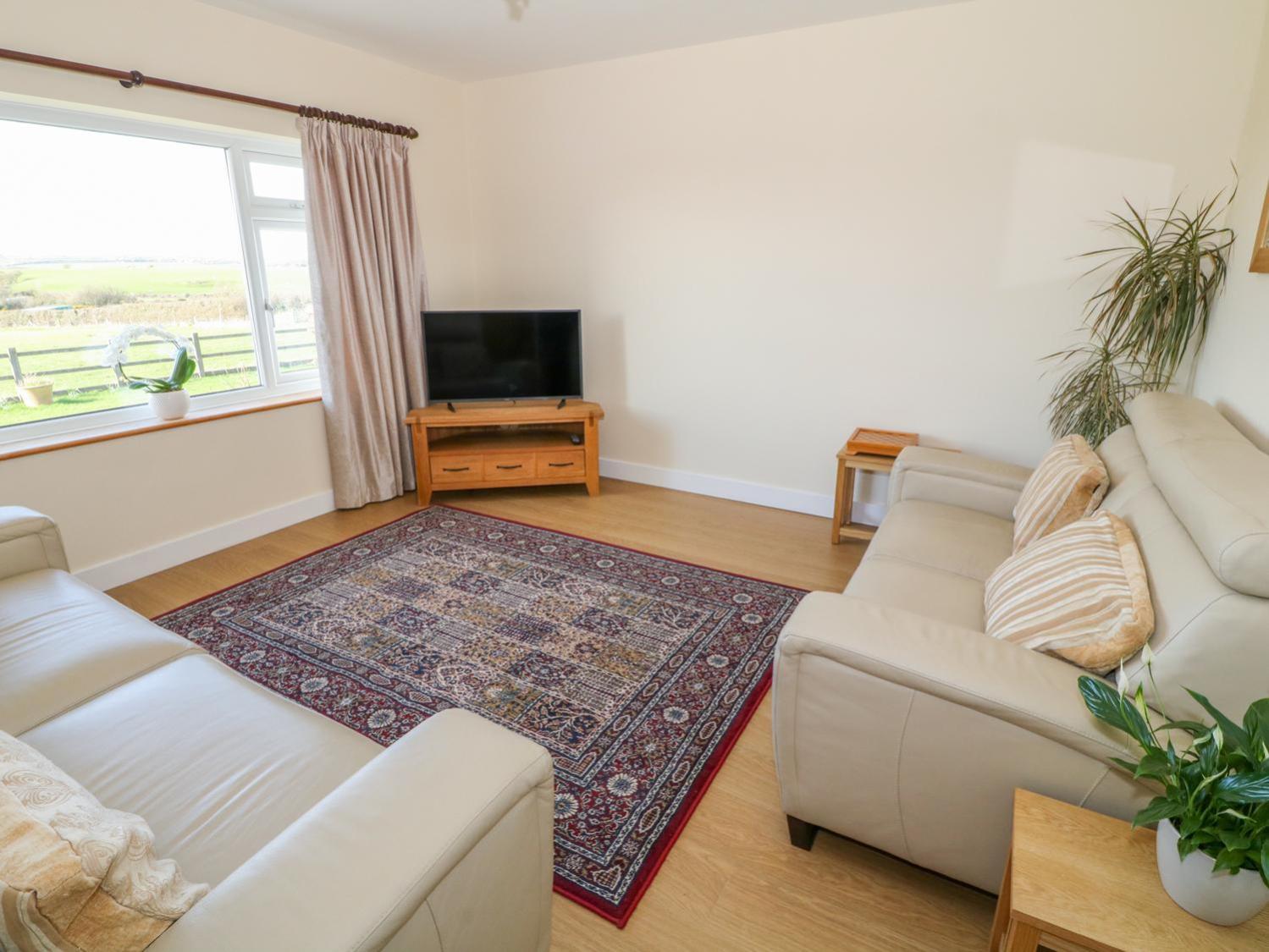Llain Bach Apartment Llangefni Bagian luar foto