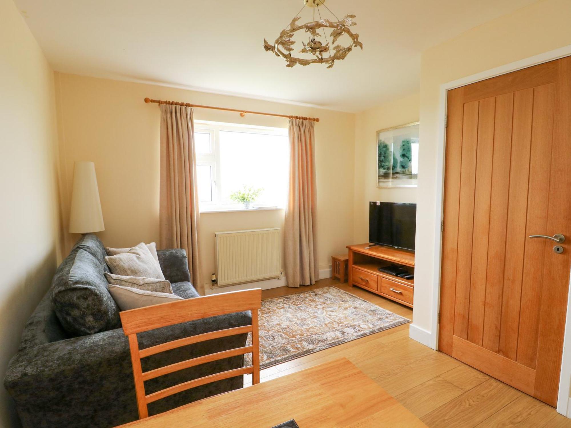 Llain Bach Apartment Llangefni Bagian luar foto