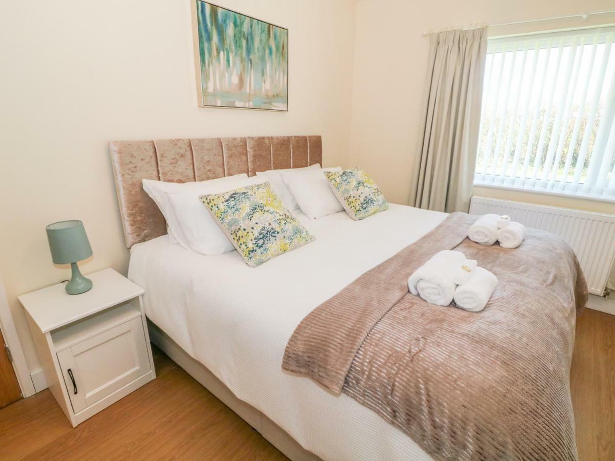 Llain Bach Apartment Llangefni Bagian luar foto
