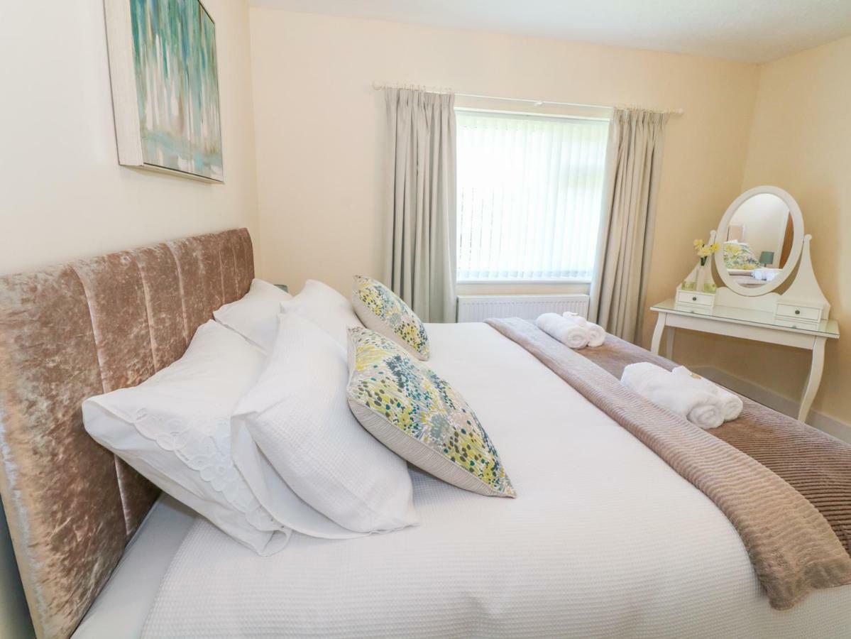 Llain Bach Apartment Llangefni Bagian luar foto