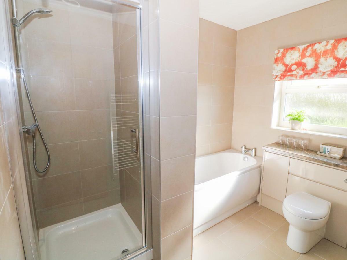 Llain Bach Apartment Llangefni Bagian luar foto